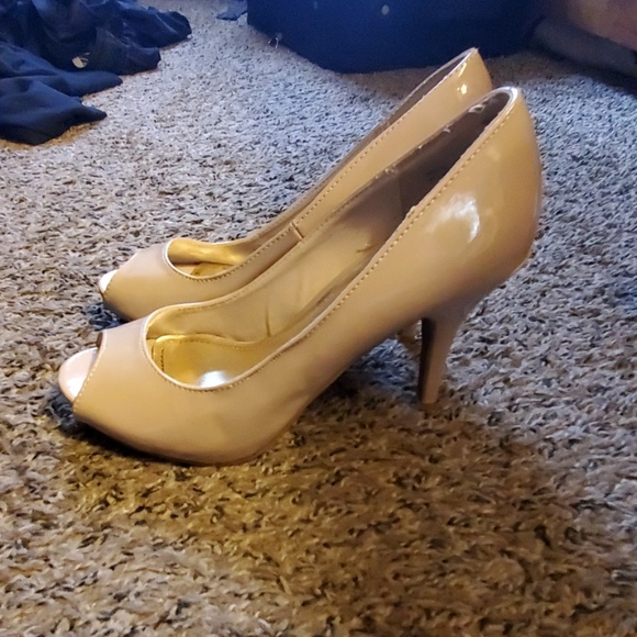 High heels - Picture 2 of 3